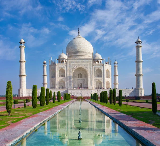 Taj Mahal i Agra – et ikonisk høydepunkt på en reise til India, der stillheten hviler i marmoren.