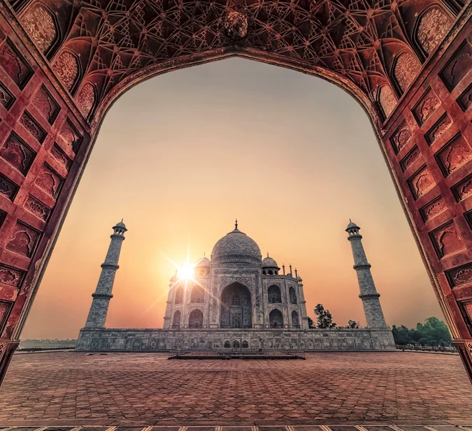 Taj Mahal i soloppgang – marmor og evighet på reiser til India.