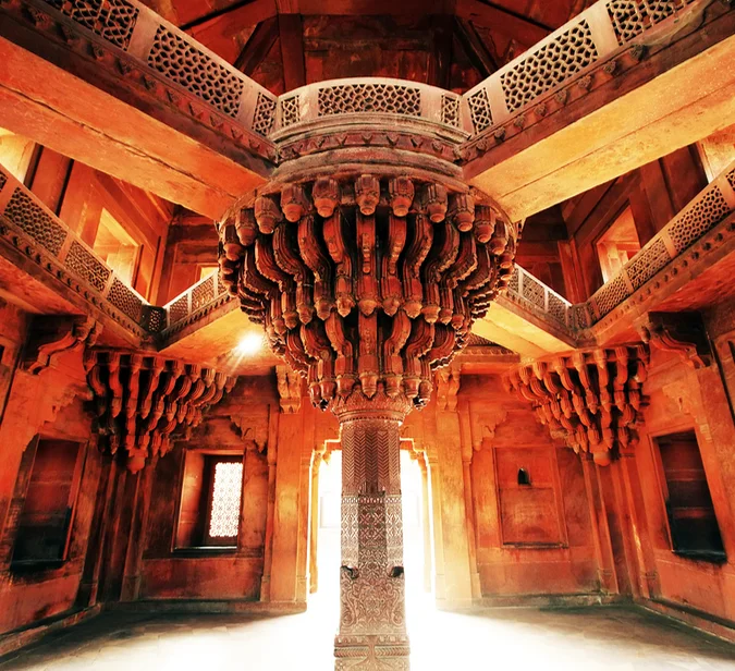 Detaljer fra Fatehpur Sikri – stormogulens forlatte visjon på rundreise til India.
