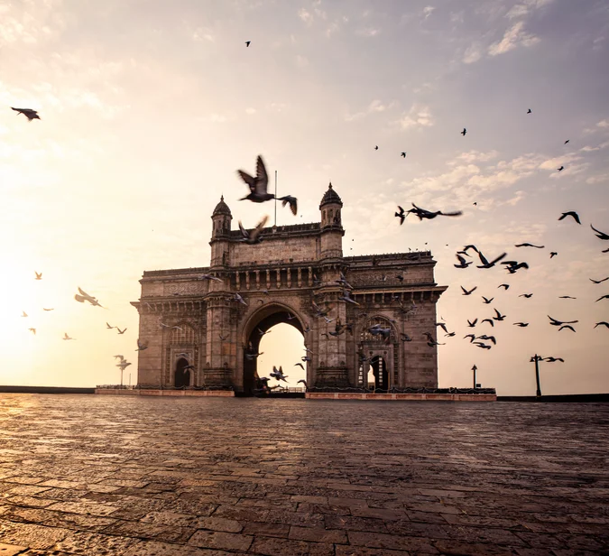 Gateway of India i morgengry – byens åpne symbol på rundreise til India.