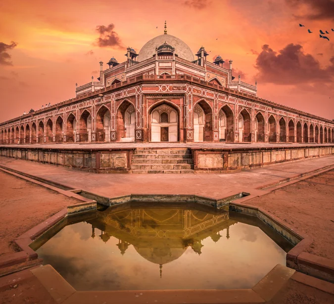 Humayuns Tomb i solnedgang – Mughal-arv og arkitektur på rundreise til India.